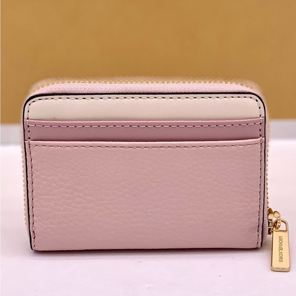 Michael Kors Jet Set Travel Card
Case Zip Around Wallet - Picture 8 of 10